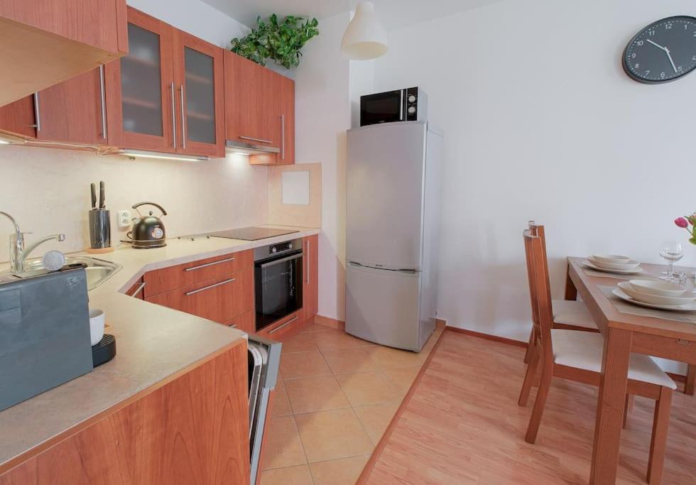 Apartman U Metra, 4 Hoste, Parking Free, Blizko O2 Arena Прага Экстерьер фото