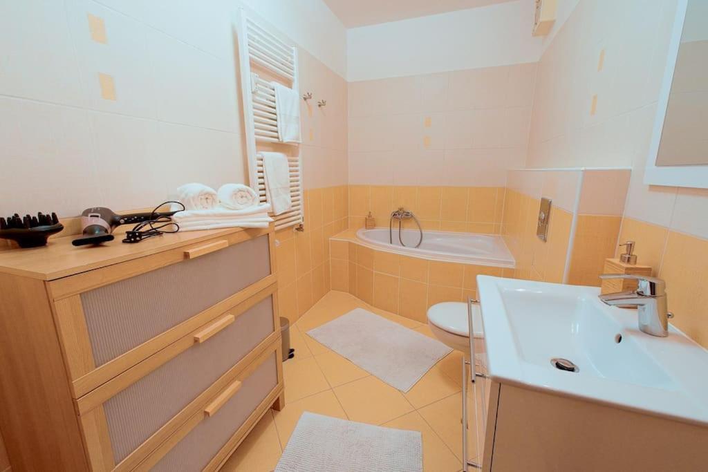 Apartman U Metra, 4 Hoste, Parking Free, Blizko O2 Arena Прага Экстерьер фото